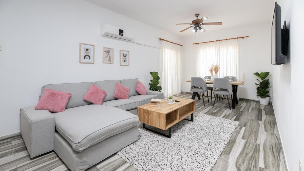 Beautiful Apartment In Harbour Paphos, Central & Close To Beach Eksteriør bilde