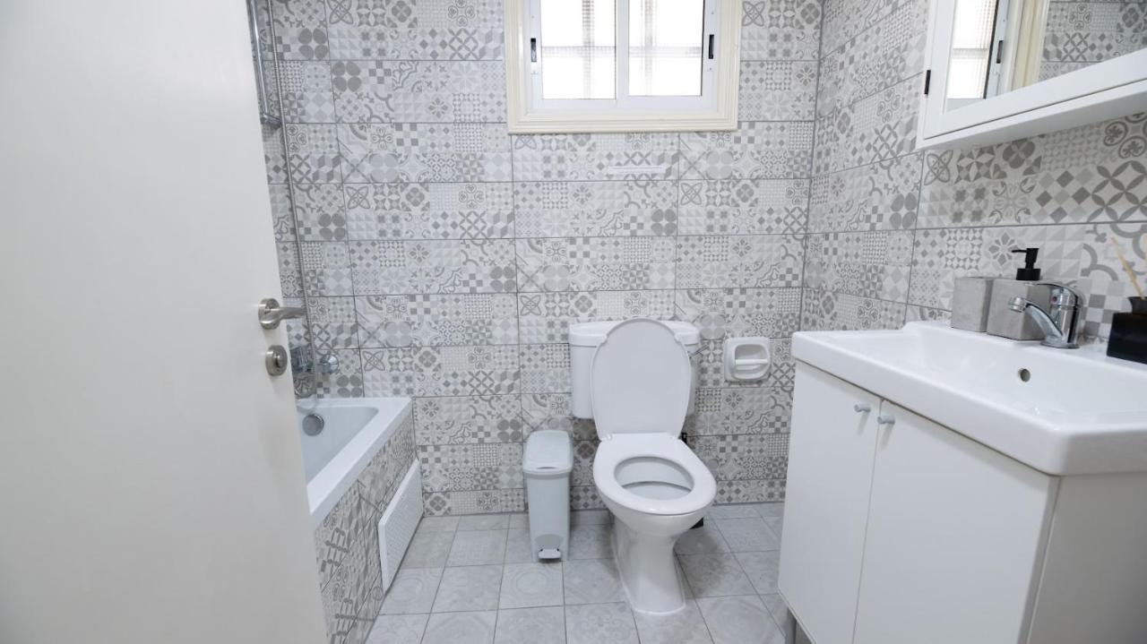 Beautiful Apartment In Harbour Paphos, Central & Close To Beach Eksteriør bilde