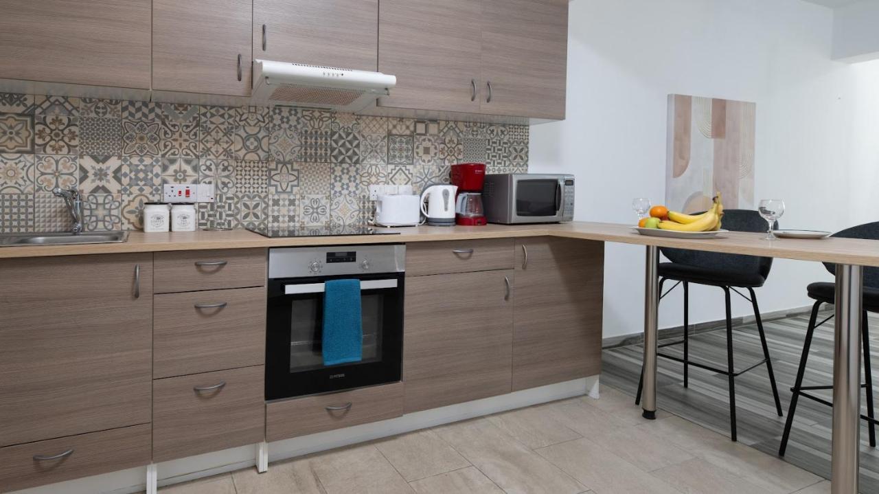 Beautiful Apartment In Harbour Paphos, Central & Close To Beach Eksteriør bilde